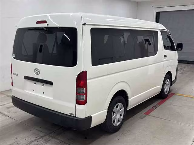 TOYOTA HIACE