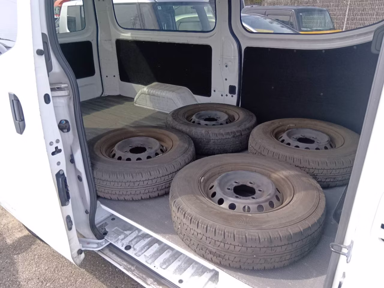 NISSAN NV350 CARAVAN