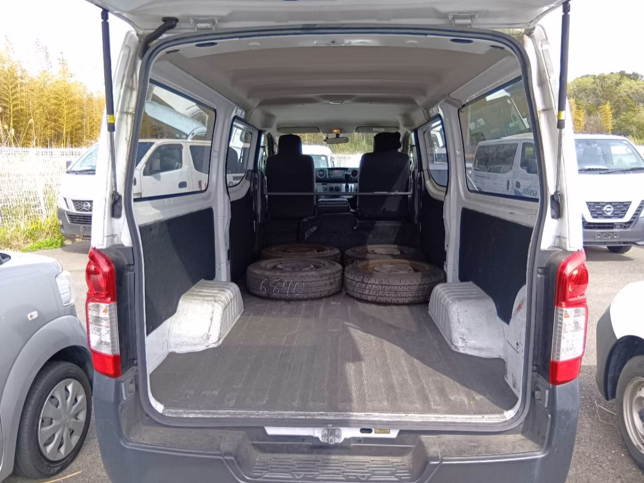 NISSAN NV350 CARAVAN