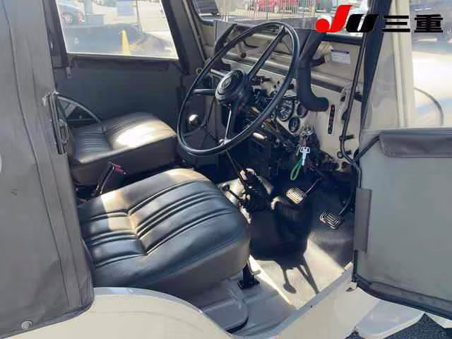 MITSUBISHI JEEP