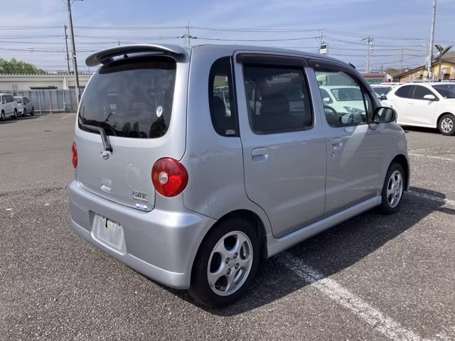 DAIHATSU MOVE LATTE