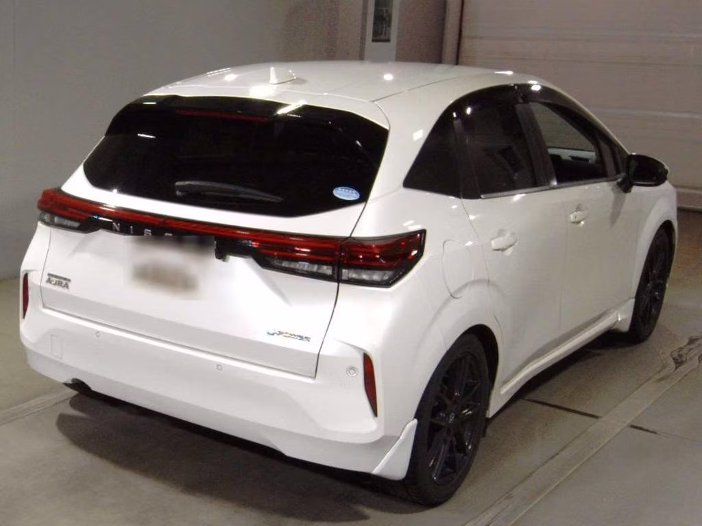 NISSAN AURA