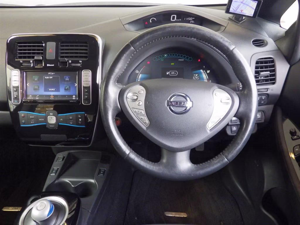NISSAN LEAF