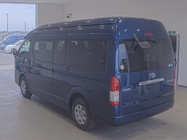 TOYOTA HIACE