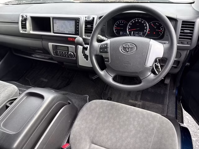TOYOTA HIACE