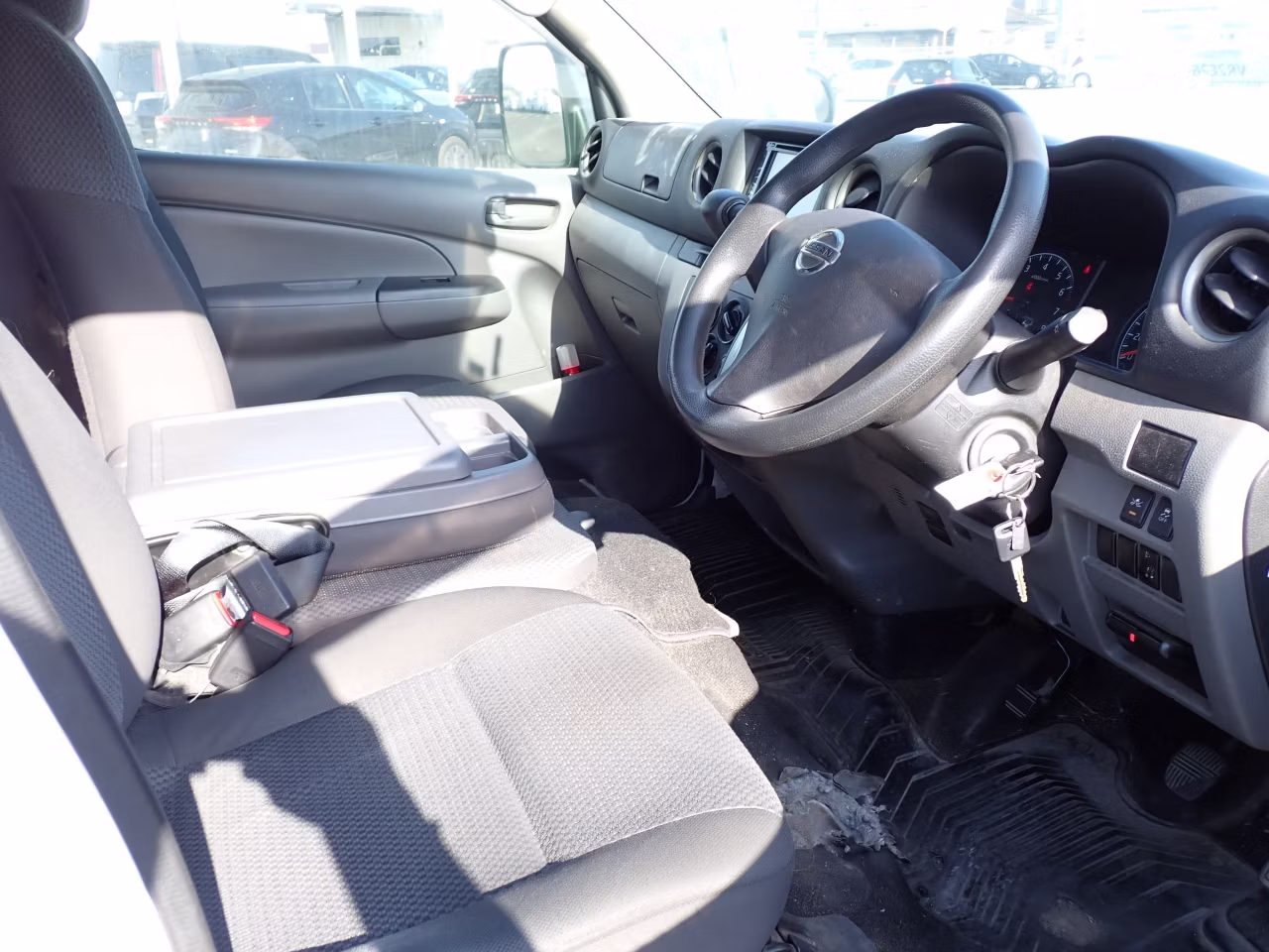 NISSAN NV350 CARAVAN