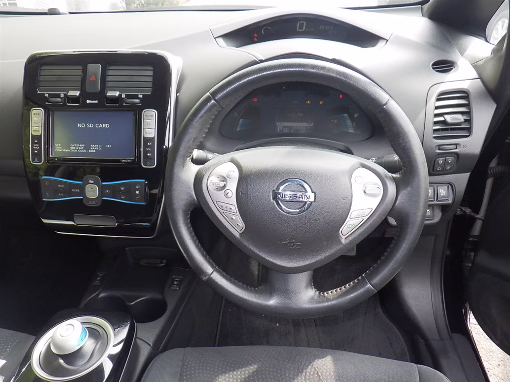 NISSAN LEAF