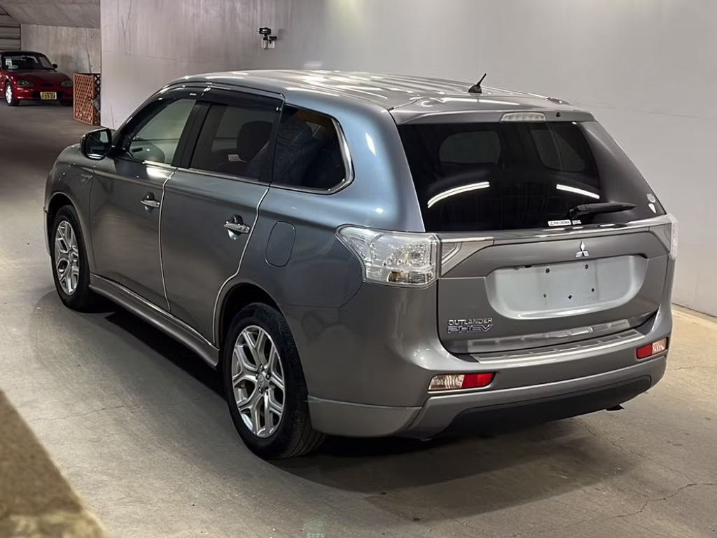 MITSUBISHI OUTLANDER