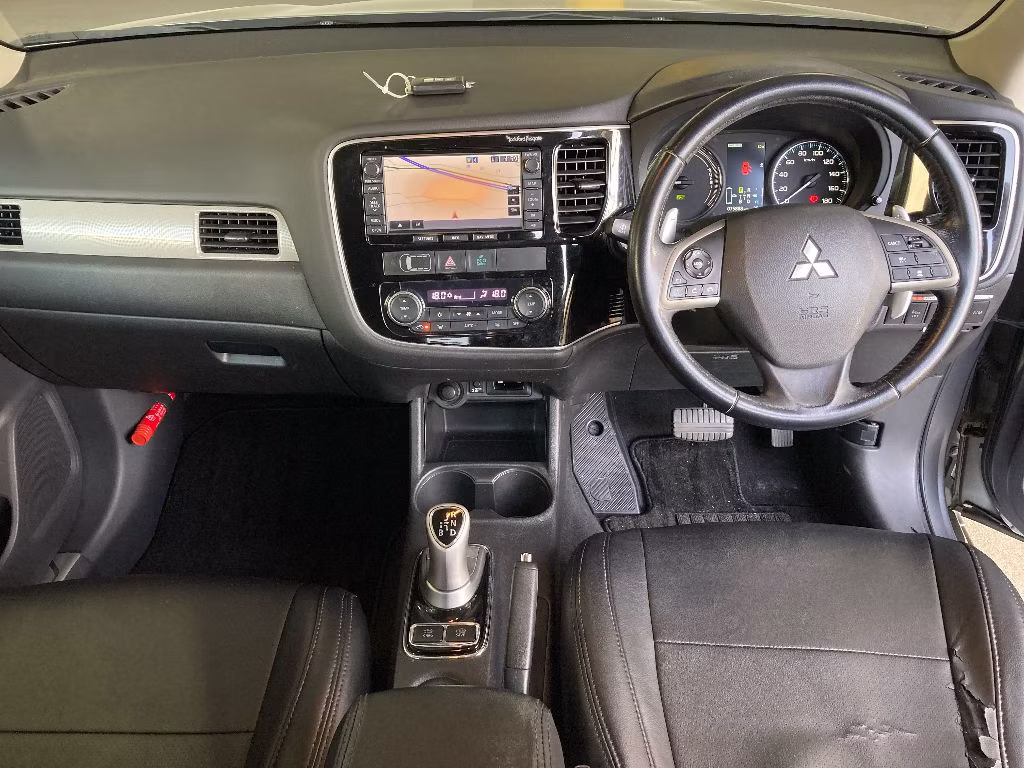 MITSUBISHI OUTLANDER