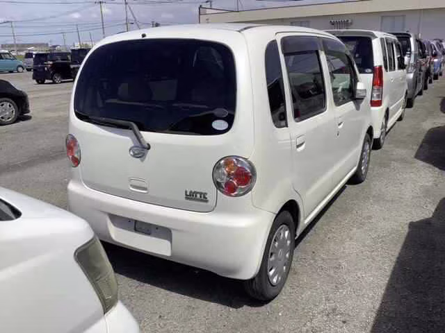 DAIHATSU MOVE LATTE