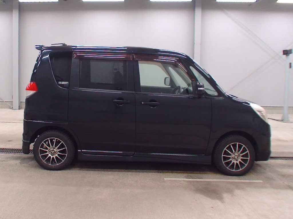 MITSUBISHI DELICA D:2