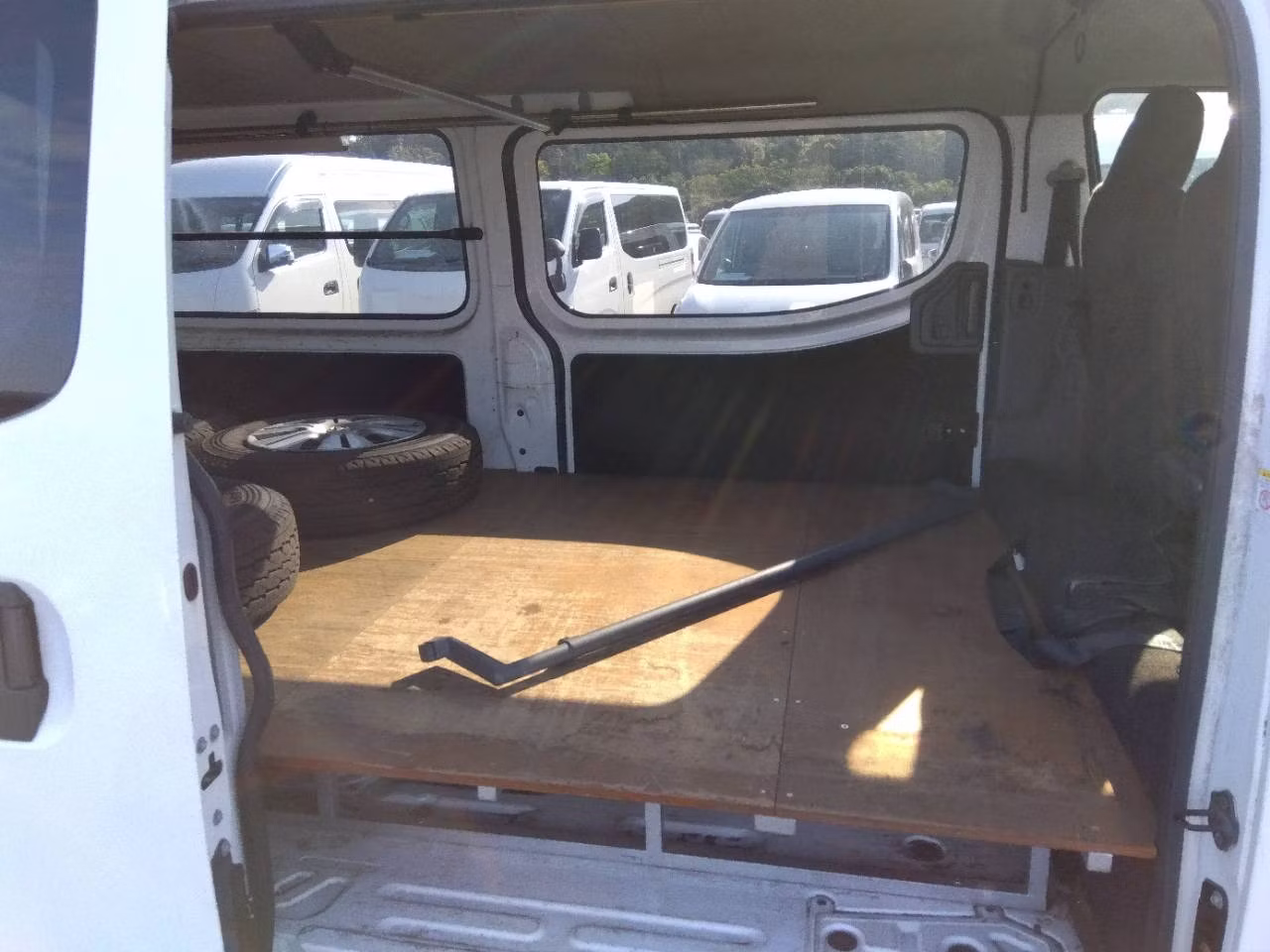 NISSAN NV350 CARAVAN