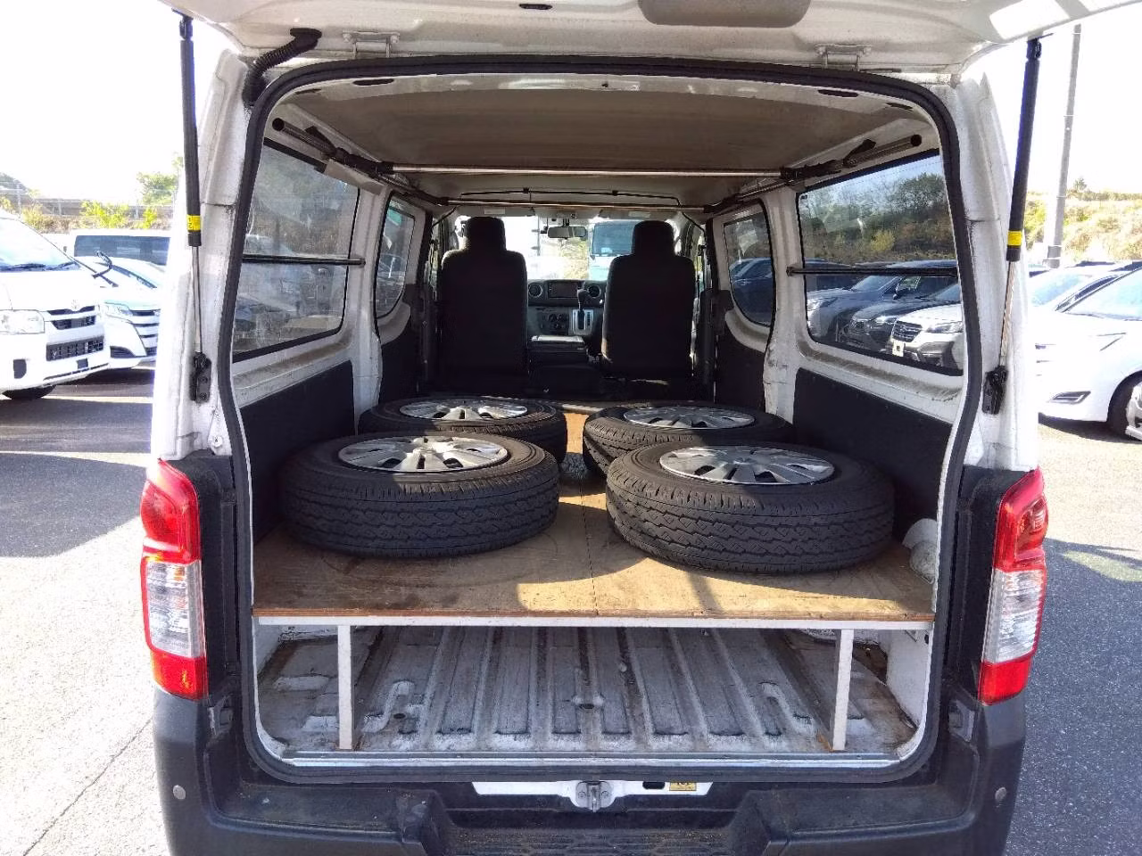 NISSAN NV350 CARAVAN