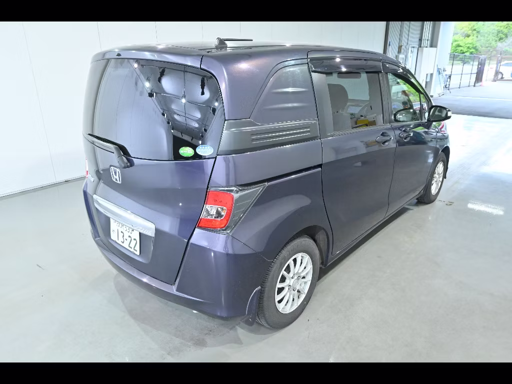 HONDA FREED SPIKE
