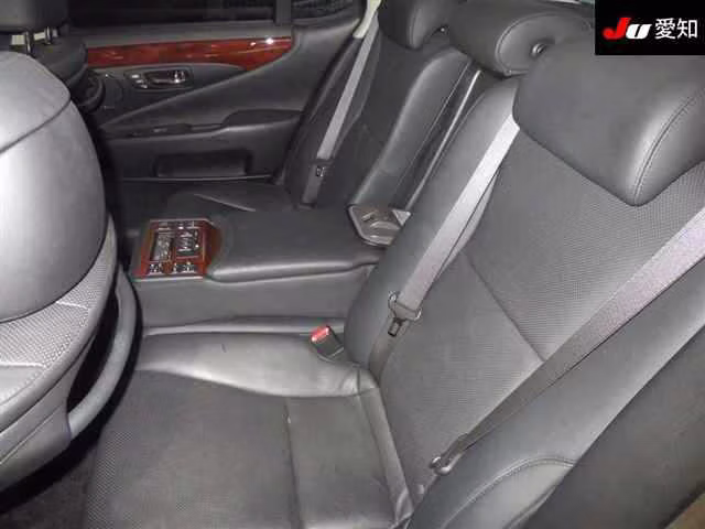 LEXUS LS600H
