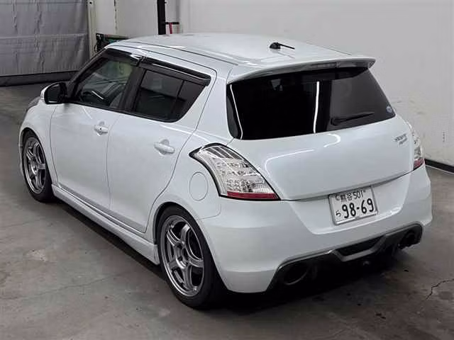 SUZUKI SWIFT