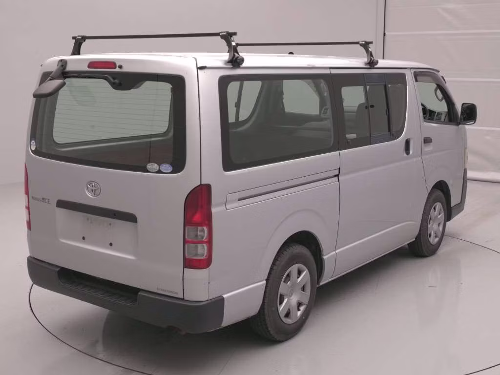 TOYOTA REGIUS ACE