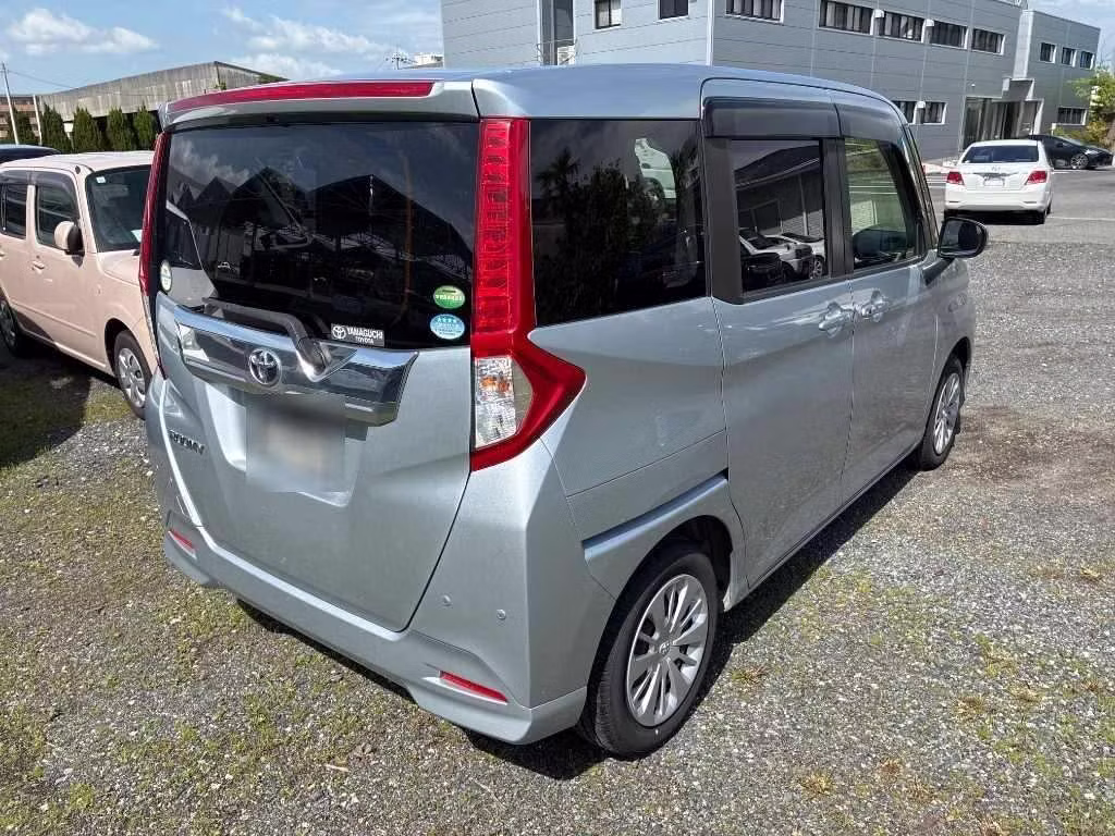 TOYOTA ROOMY