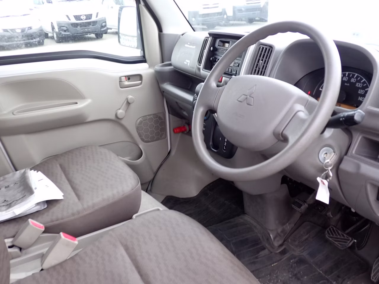 MITSUBISHI MINICAB