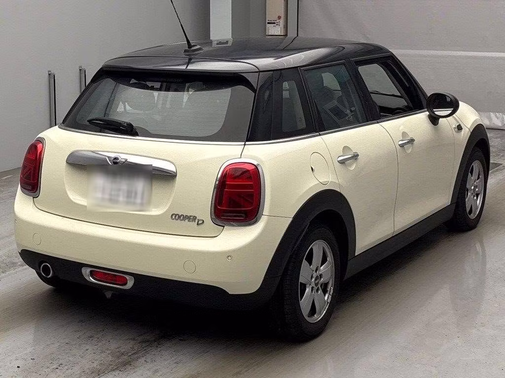 MINI HATCH