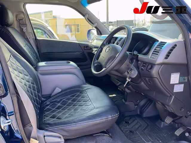 TOYOTA REGIUS ACE