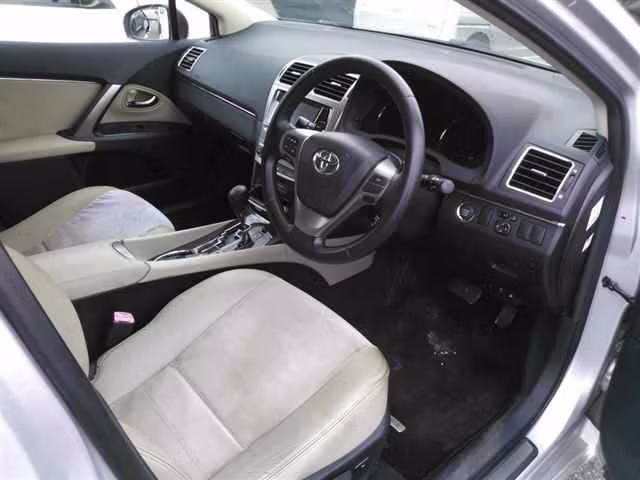 TOYOTA AVENSIS