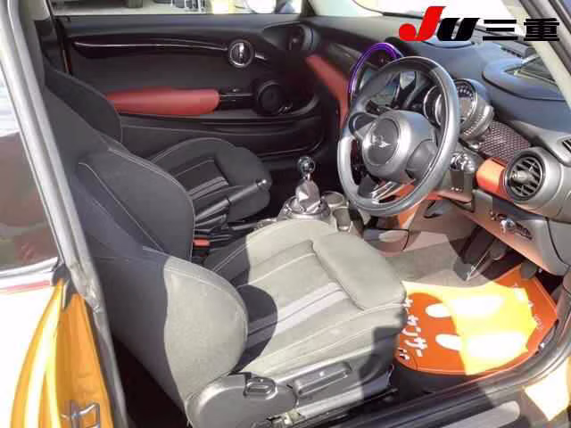 MINI HATCH