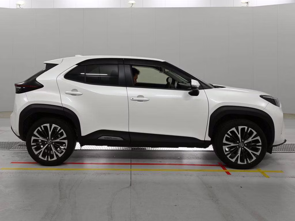 TOYOTA YARIS CROSS