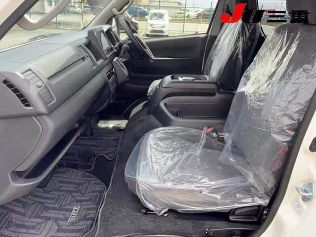 TOYOTA REGIUS ACE