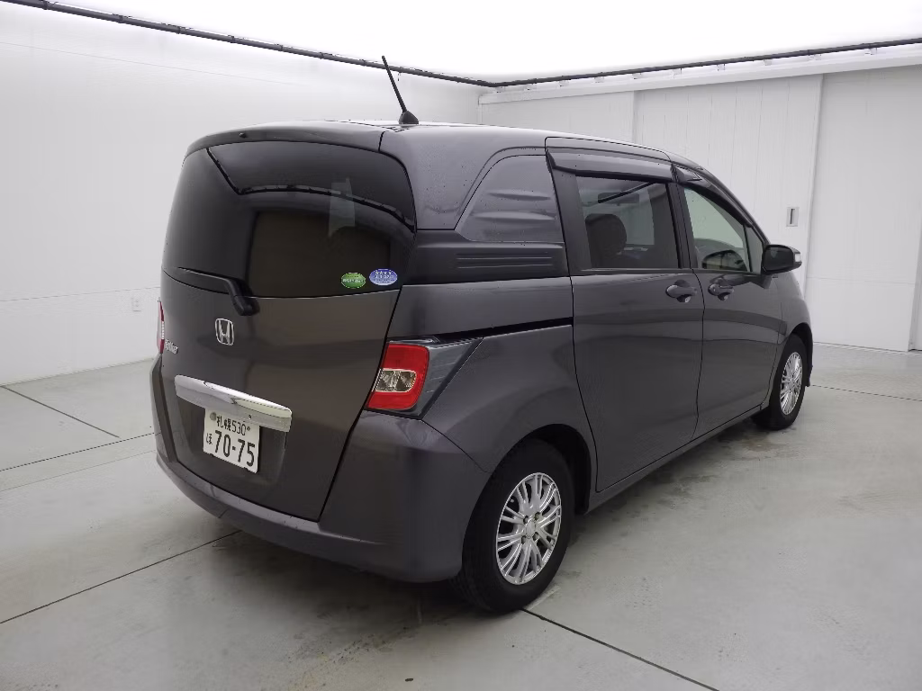 HONDA FREED SPIKE