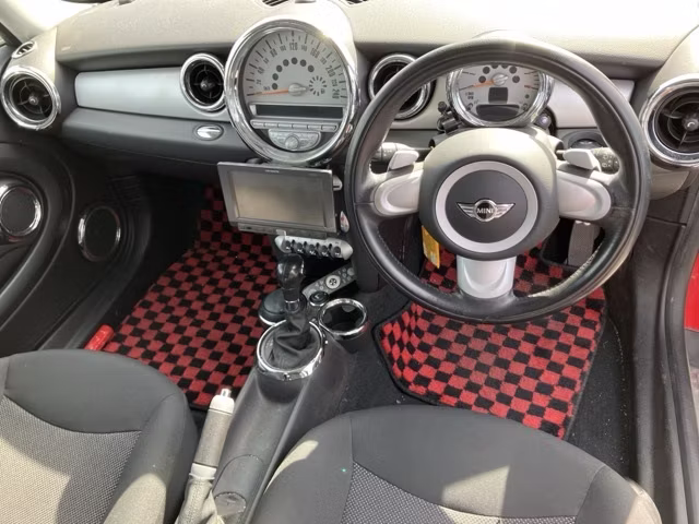 MINI HATCH