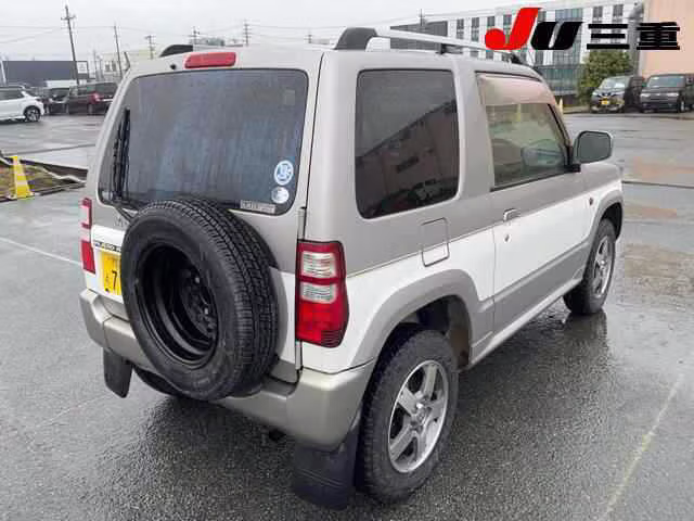 MITSUBISHI PAJERO MINI