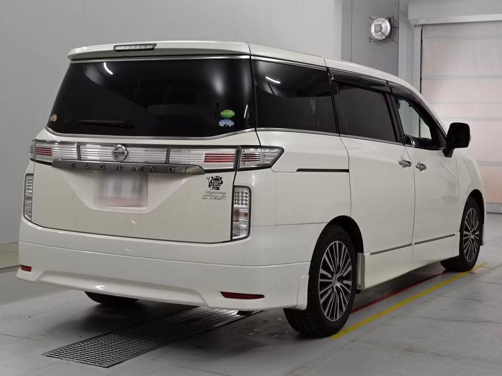 NISSAN ELGRAND