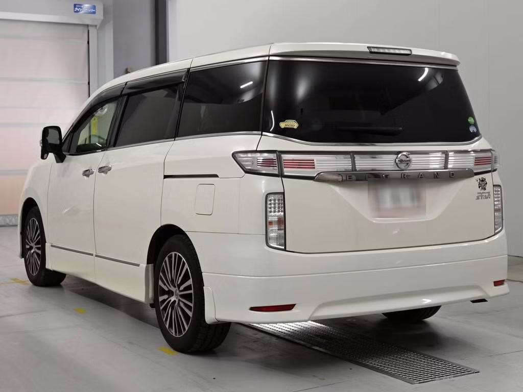 NISSAN ELGRAND