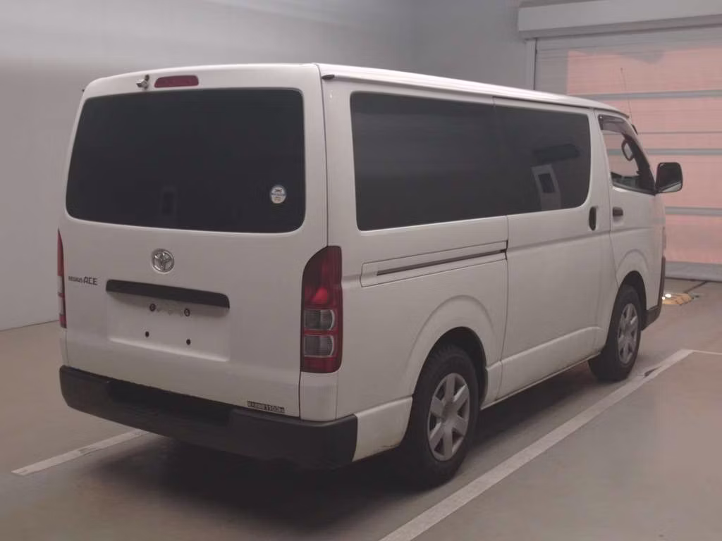 TOYOTA REGIUS ACE
