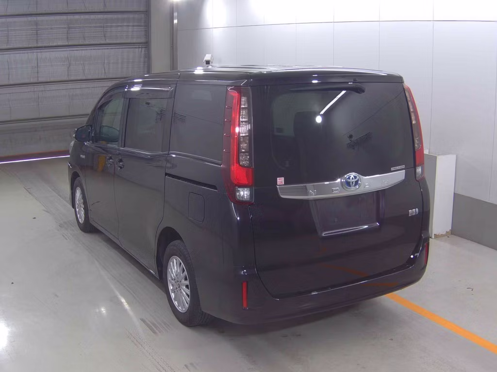 TOYOTA NOAH
