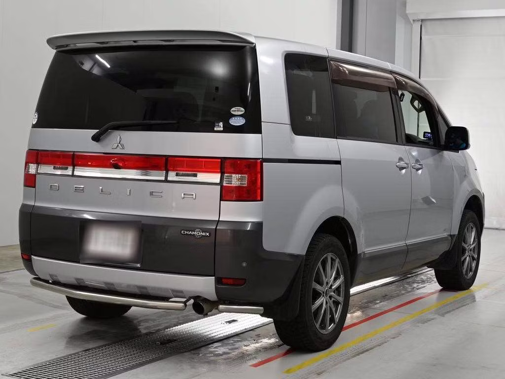 MITSUBISHI DELICA D:5