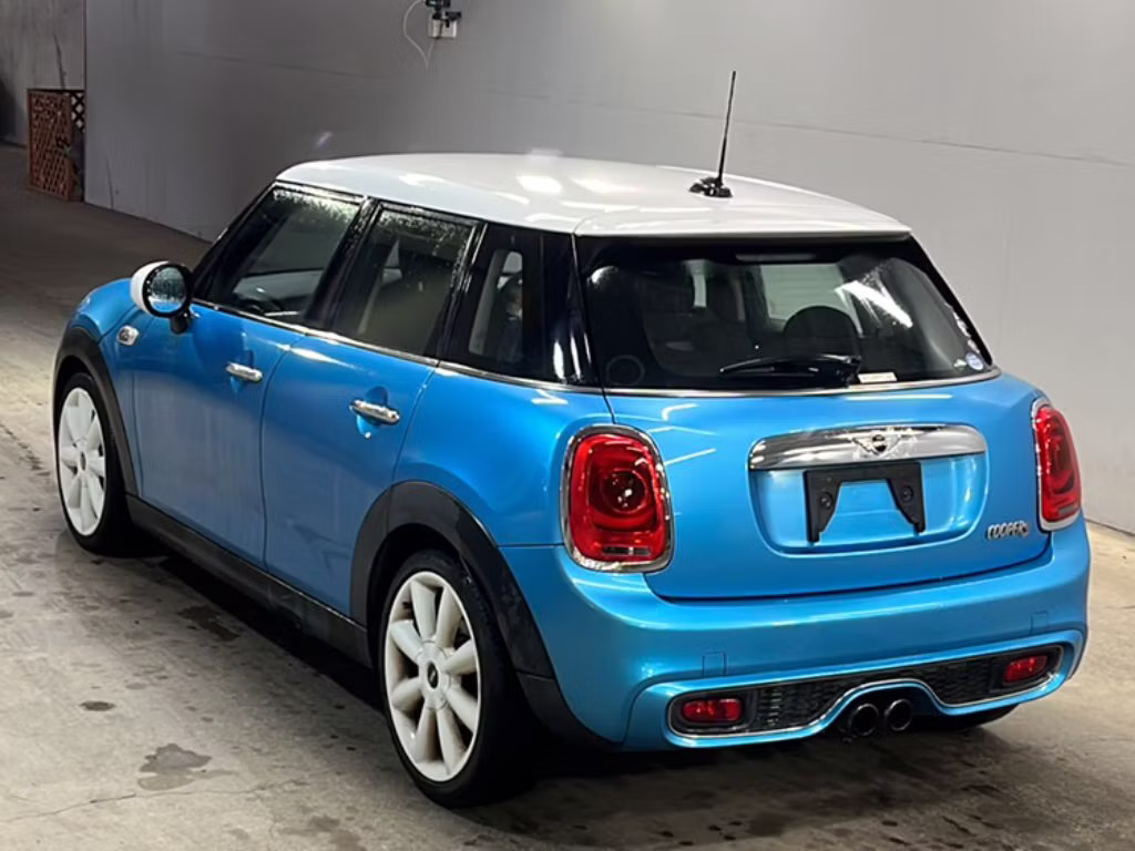 MINI HATCH