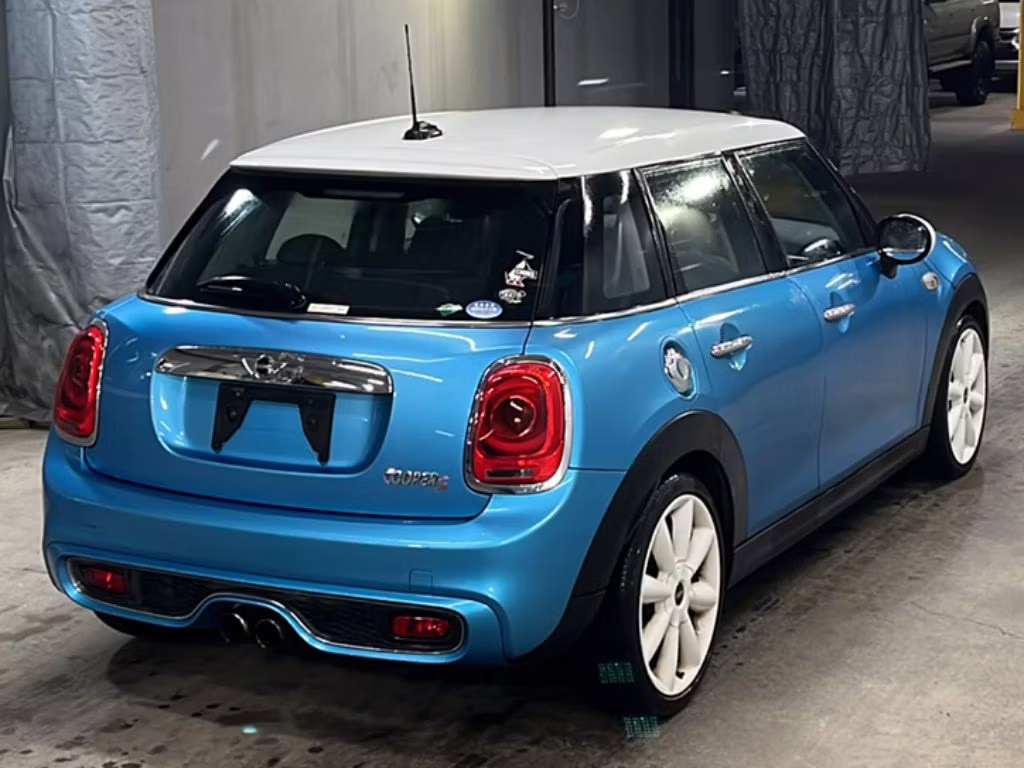 MINI HATCH