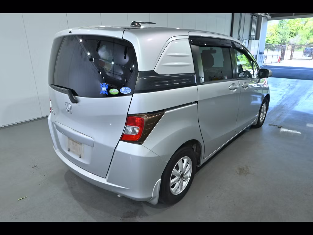 HONDA FREED SPIKE