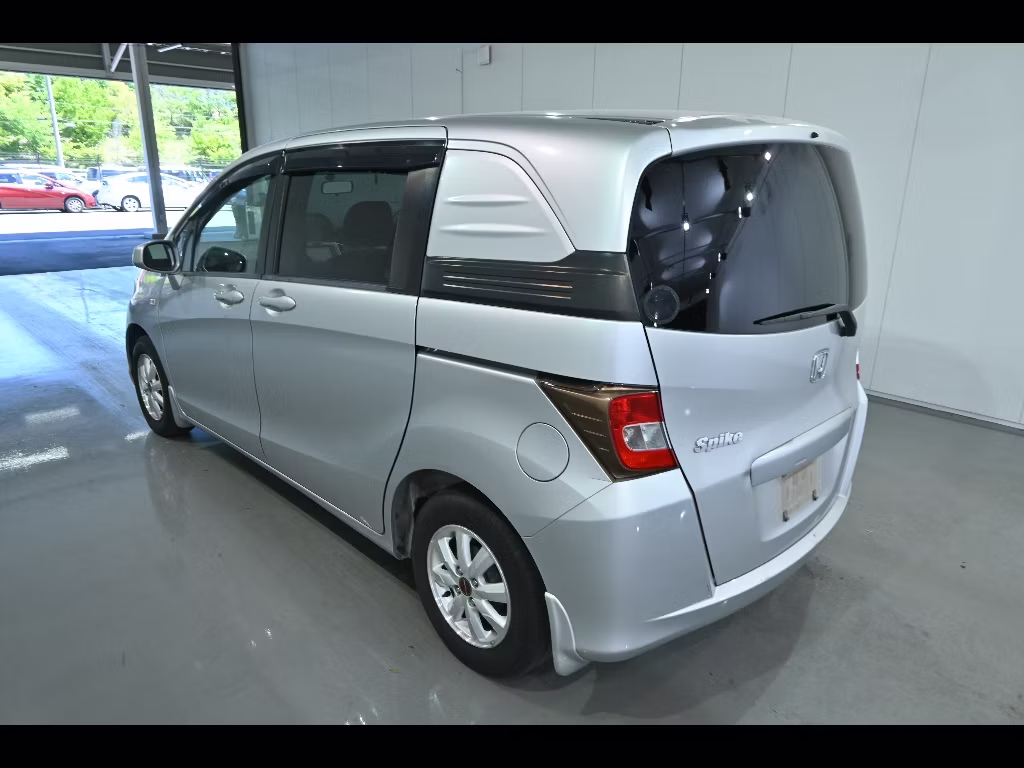 HONDA FREED SPIKE