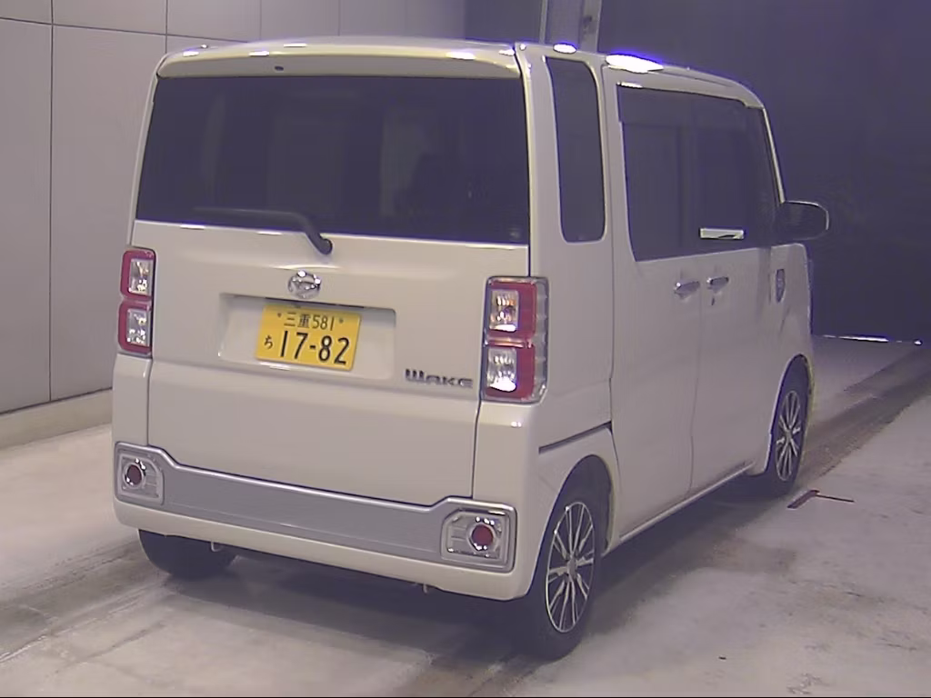 DAIHATSU WAKE