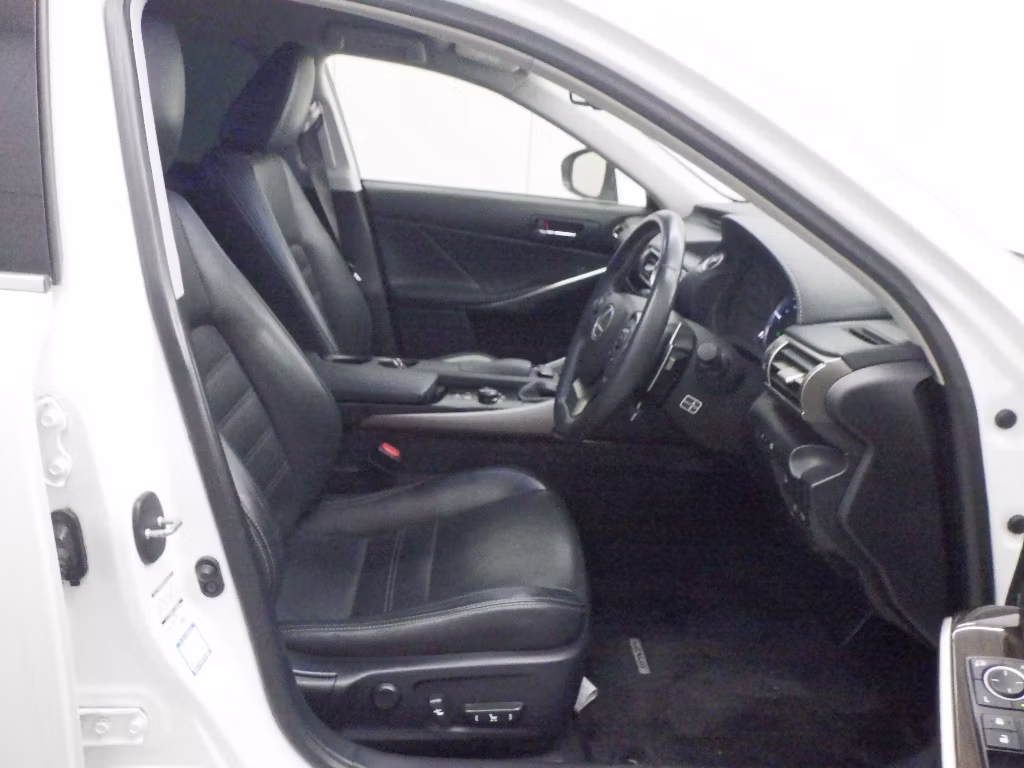 LEXUS IS300H