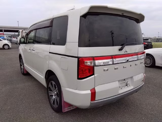 MITSUBISHI DELICA D:5