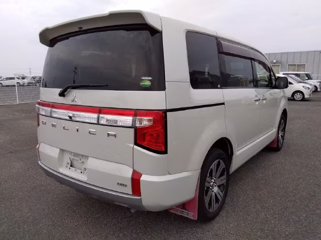 MITSUBISHI DELICA D:5