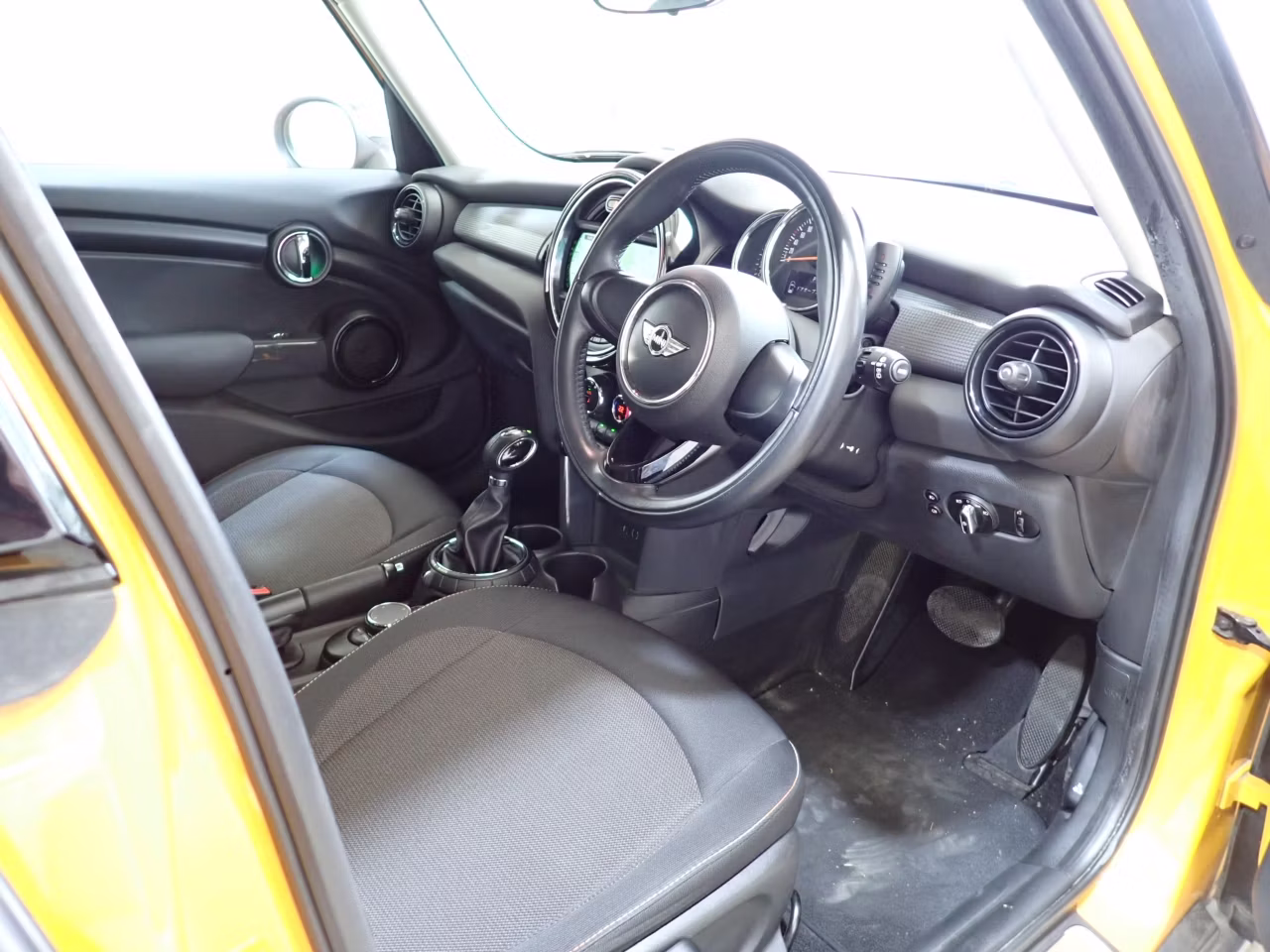MINI HATCH
