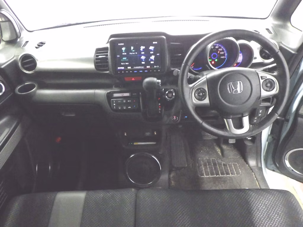 HONDA N-BOX SLASH