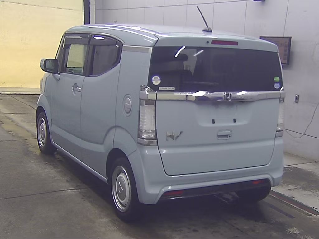 HONDA N-BOX SLASH
