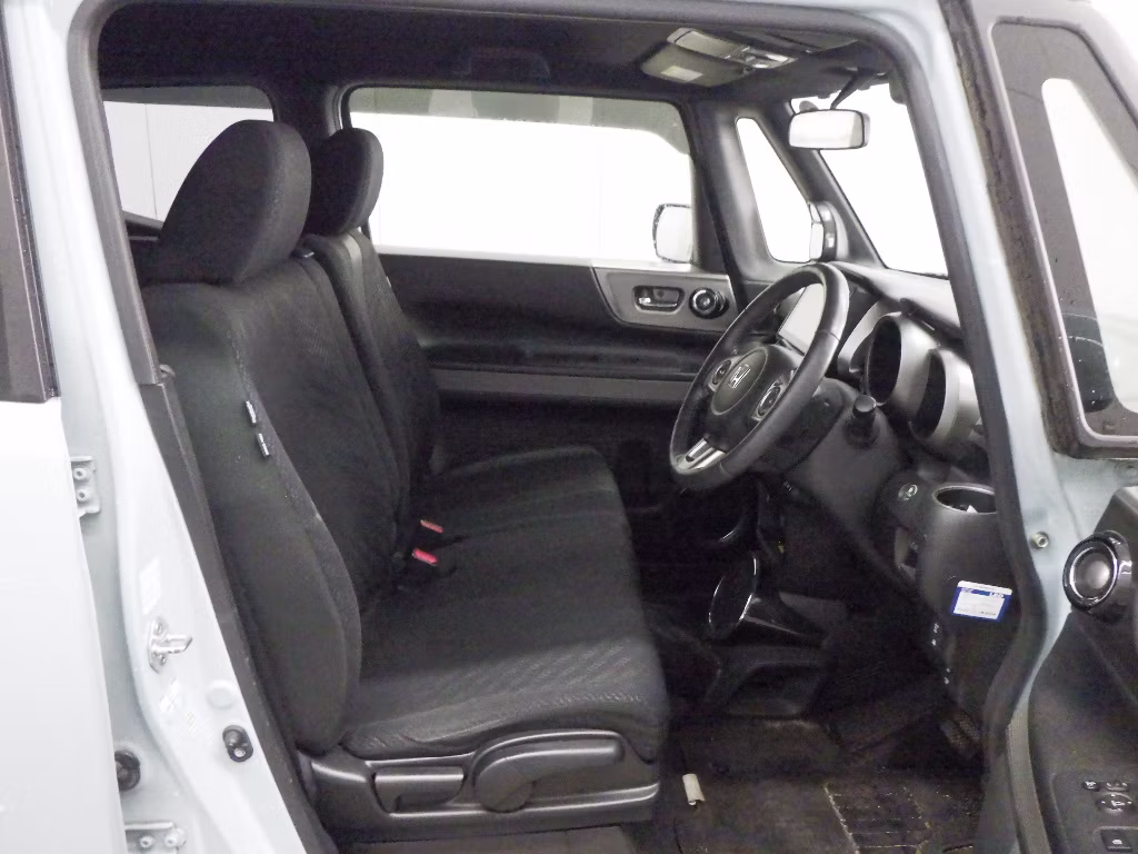 HONDA N-BOX SLASH