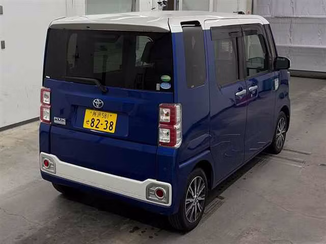 TOYOTA PIXIS MEGA